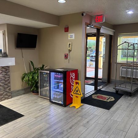 Super 8 By Wyndham Mundelein/Libertyville Area Exterior photo