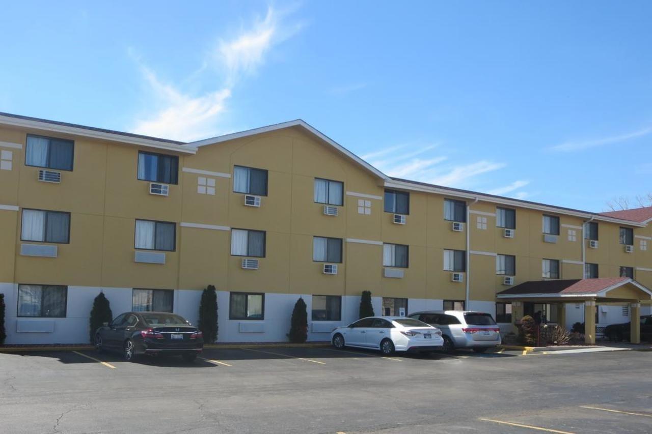 Super 8 By Wyndham Mundelein/Libertyville Area Exterior photo