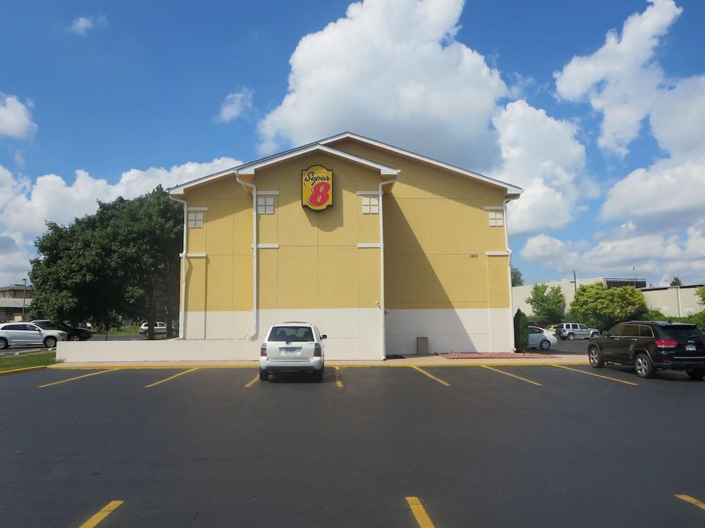 Super 8 By Wyndham Mundelein/Libertyville Area Exterior photo