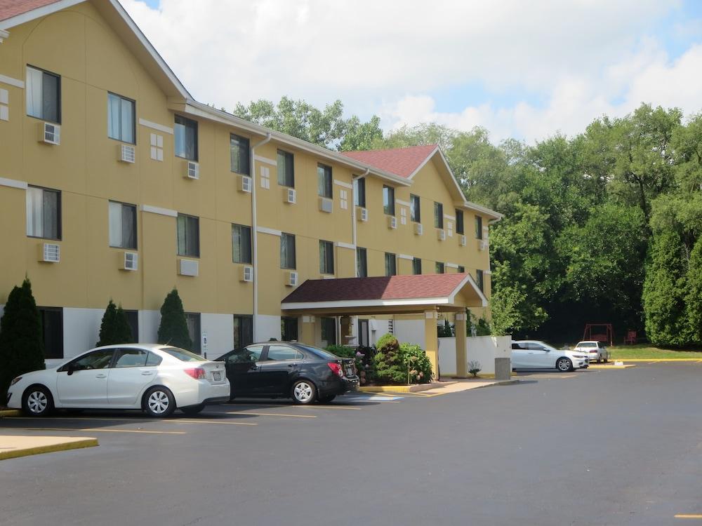 Super 8 By Wyndham Mundelein/Libertyville Area Exterior photo