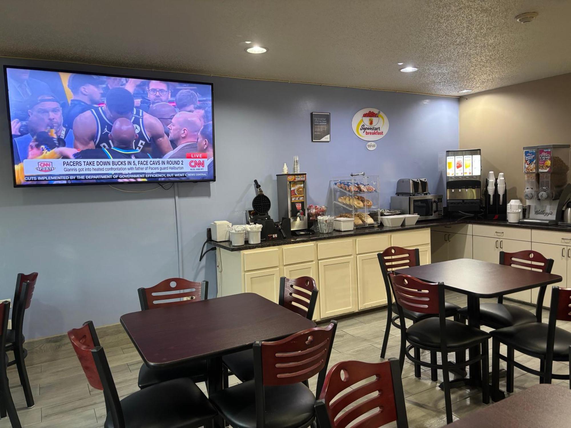 Super 8 By Wyndham Mundelein/Libertyville Area Exterior photo