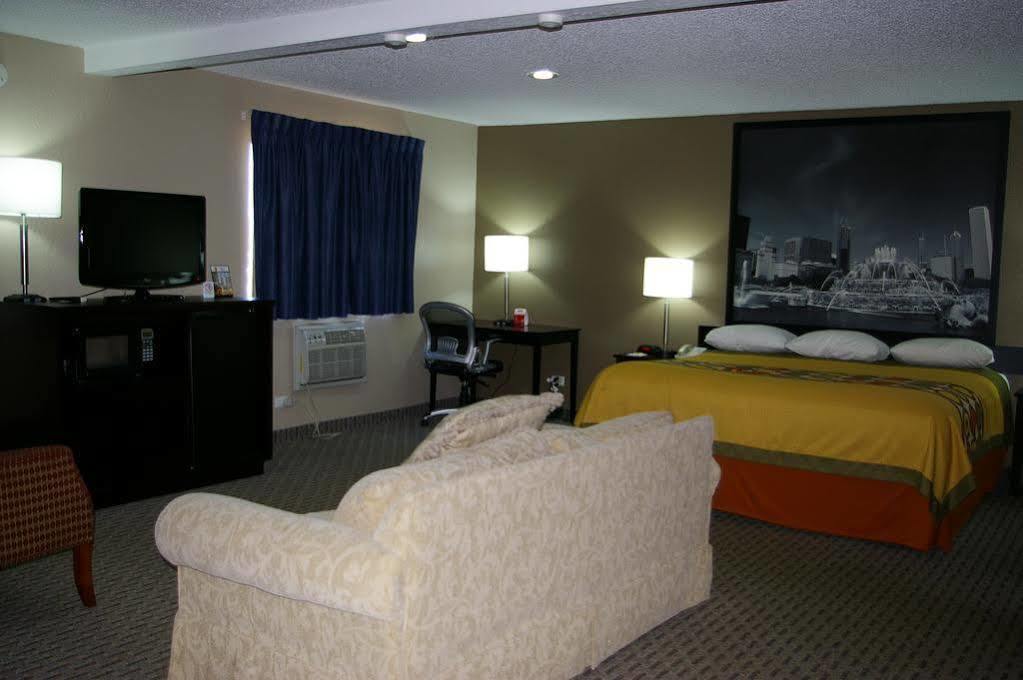 Super 8 By Wyndham Mundelein/Libertyville Area Exterior photo